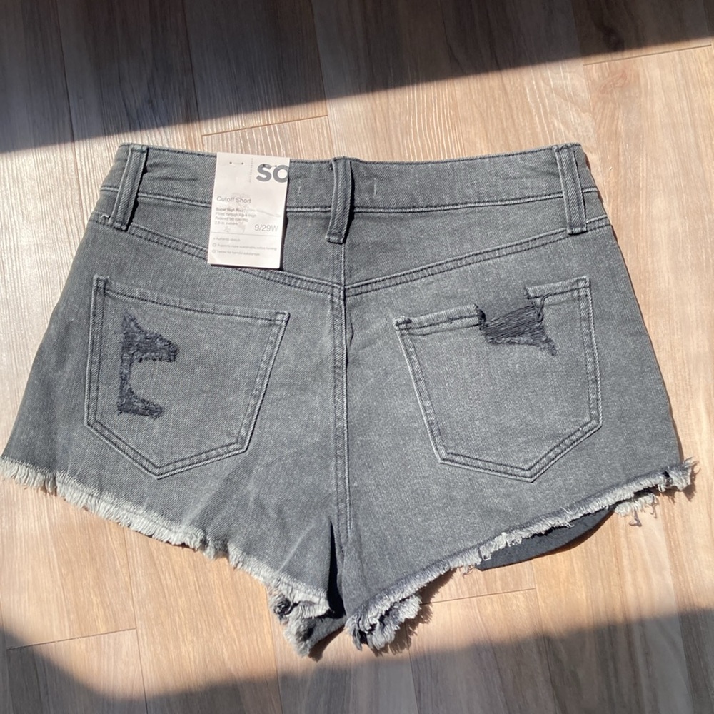 So distressed cut off denim short super high rise 2.5 in inseam 9 / 29 - Picture 9 of 17